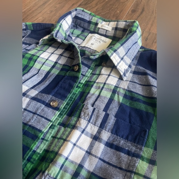 Abercrombie & Fitch green & blue plaid button up muscle long sleeve - Picture 3 of 3